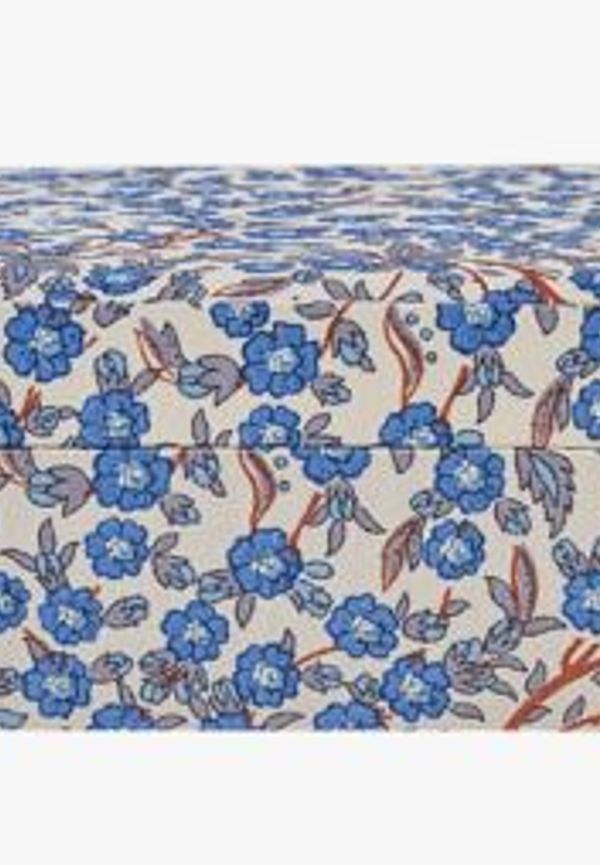 Moderiktig smyckeskrin i blått från hemtex.