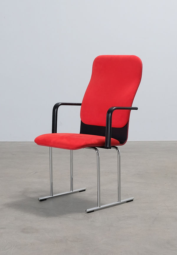 Smickrande stol 2025 från Avarte.