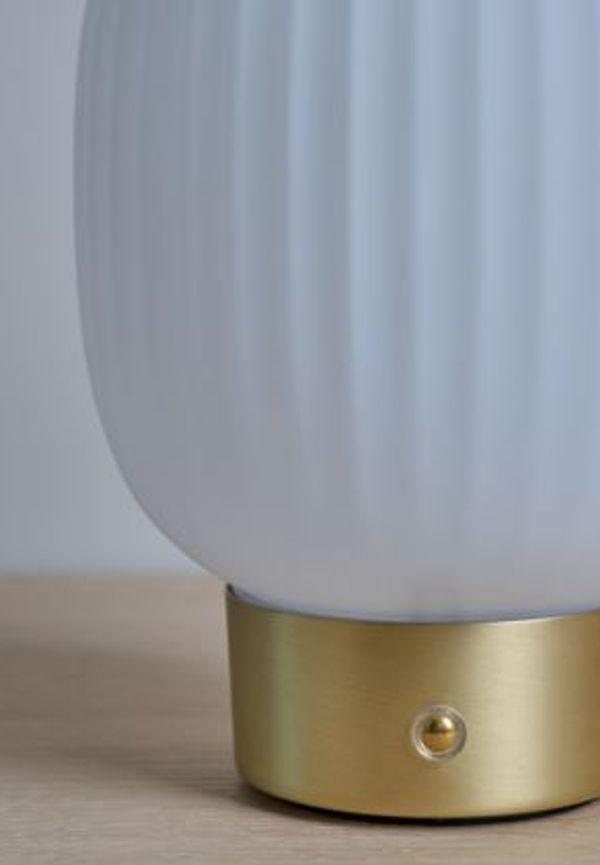 Vacker lampa 2025 från hemtex.