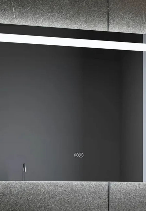 Riktigt snygg Spegel som passar bra vid många olika tillfällen.