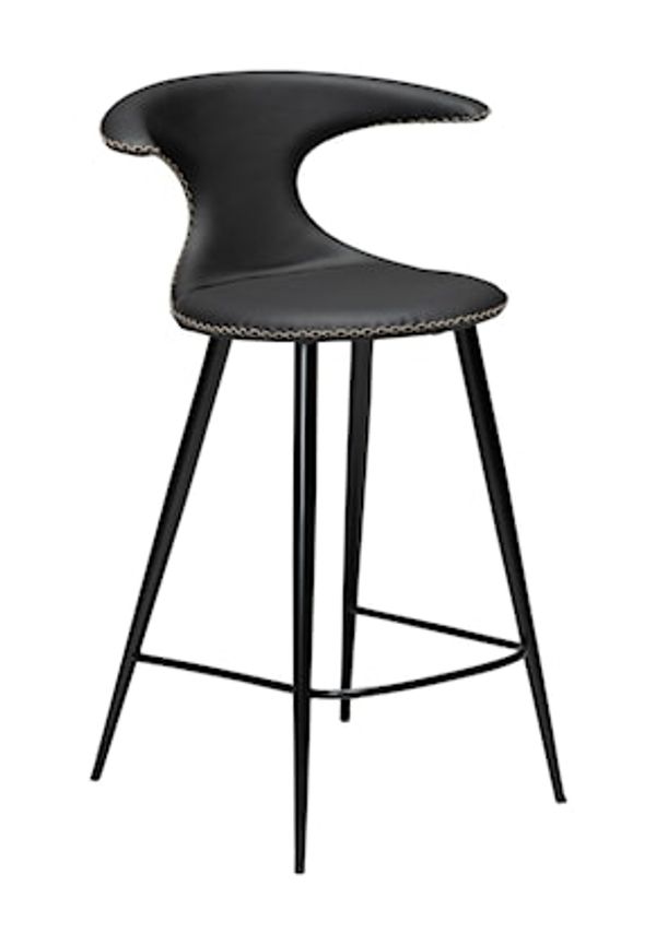 Trendig Stol som passar bra vid många olika tillfällen.