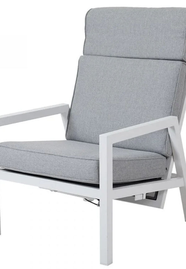 Jättesnygg bord som passar bra vid många olika tillfällen.