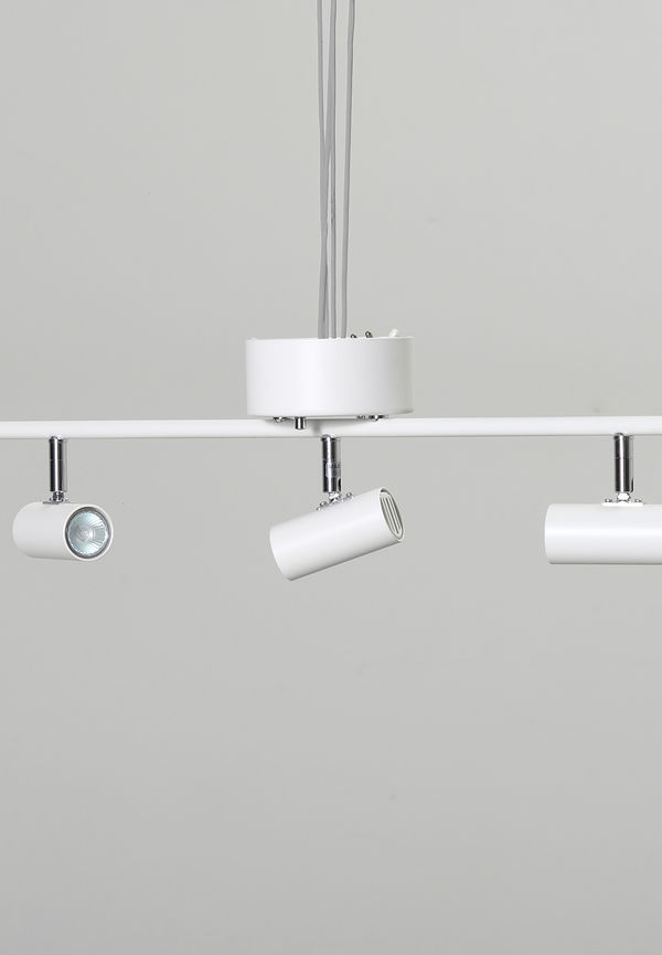 Vit Belid-taklampa i smickrande modell.