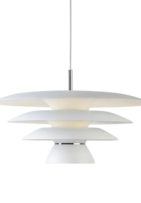 Vit Belid lampa som passar perfekt till sommaren 2025!