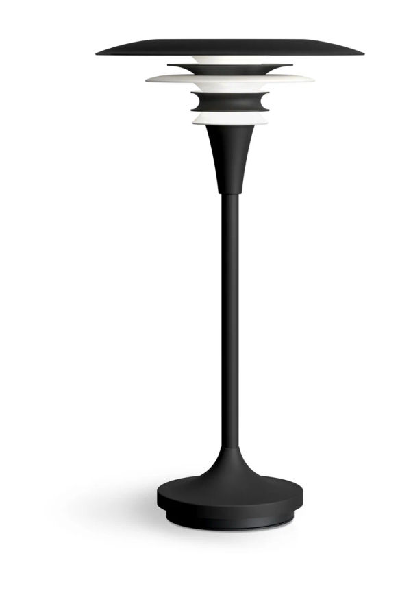 Fantastiskt snygg svart lampa 2025 från Belid.