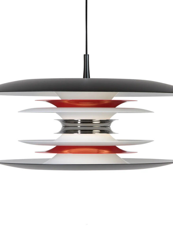 Svart Belid lampa som passar perfekt till sommaren 2025!
