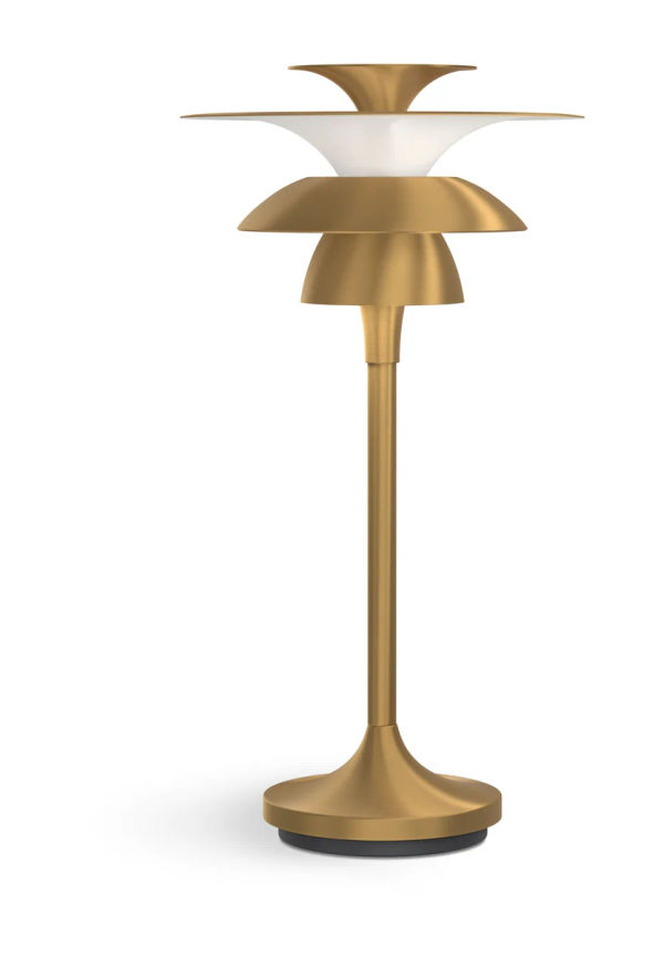 Jättesnygg Lampa som passar bra vid många olika tillfällen.