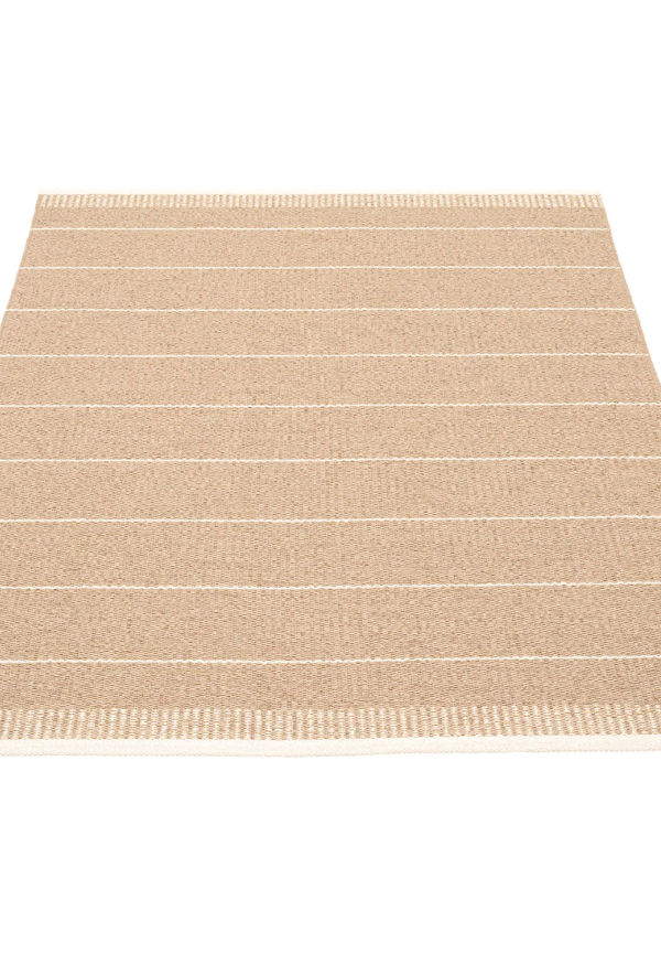 Superfin plastmatta 2025 från Pappelina.