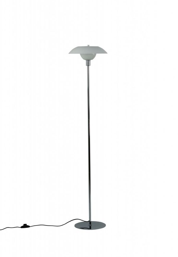 Modern golvlampa 2025 från Dyberg Larsen.