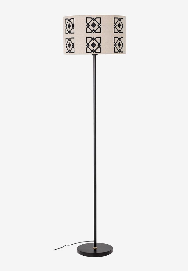 Riktigt snygg svart golvlampa 2025 från Bloomingville.