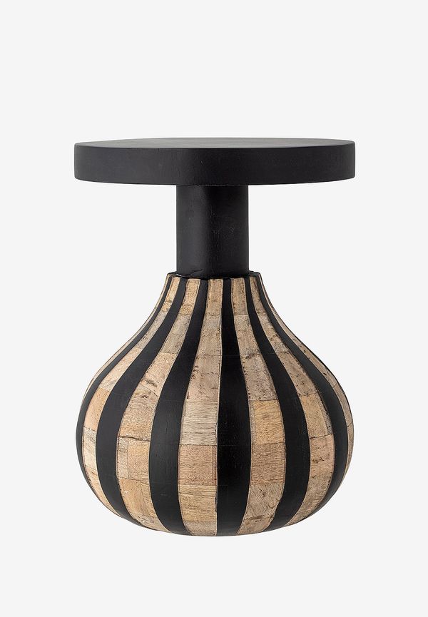 Svart Bloomingville-sidobord i fantastiskt fin modell.