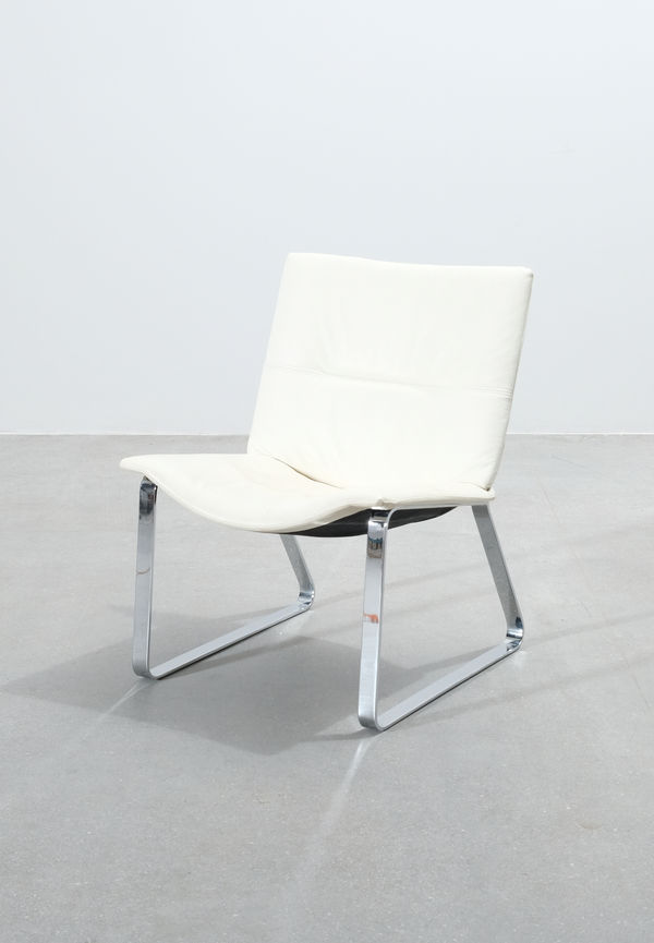 Jättesnygg fåtölj i läder från BoConcept.