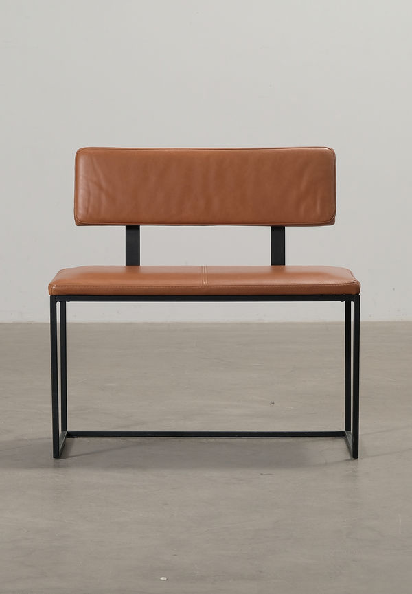 Stilriktig brun bänk 2025 från BoConcept.