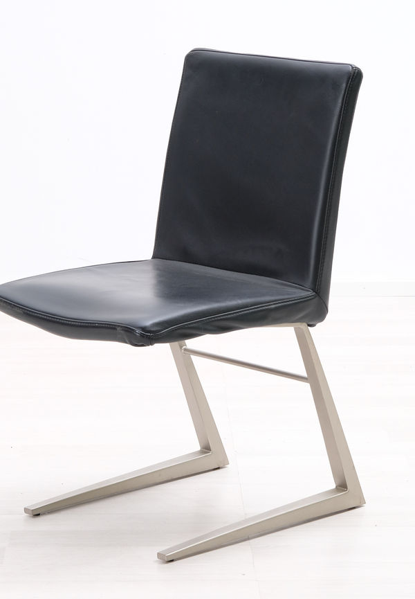 Ikonisk matstol i svart från BoConcept.