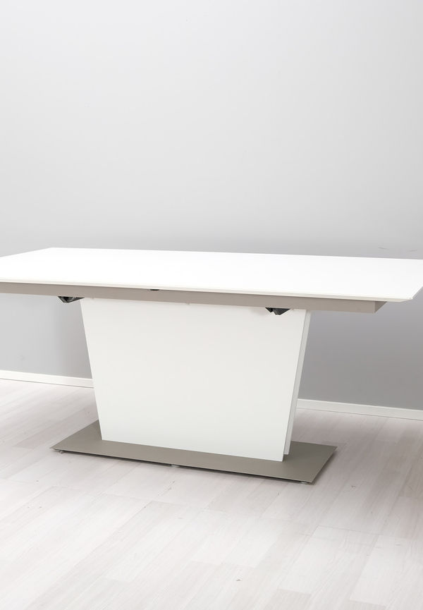 Snygg vit bord 2025 från BoConcept.