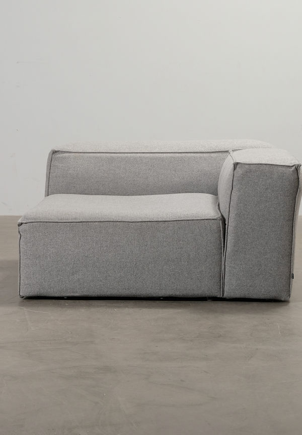 Komfortabel grå fåtölj 2025 från Bolia.