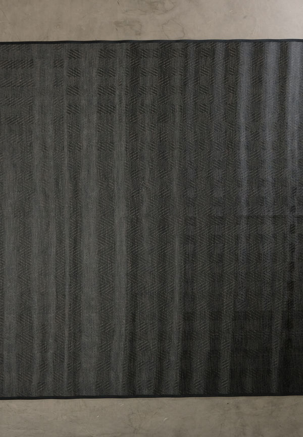 Svart matta som passar perfekt till sommaren 2025!