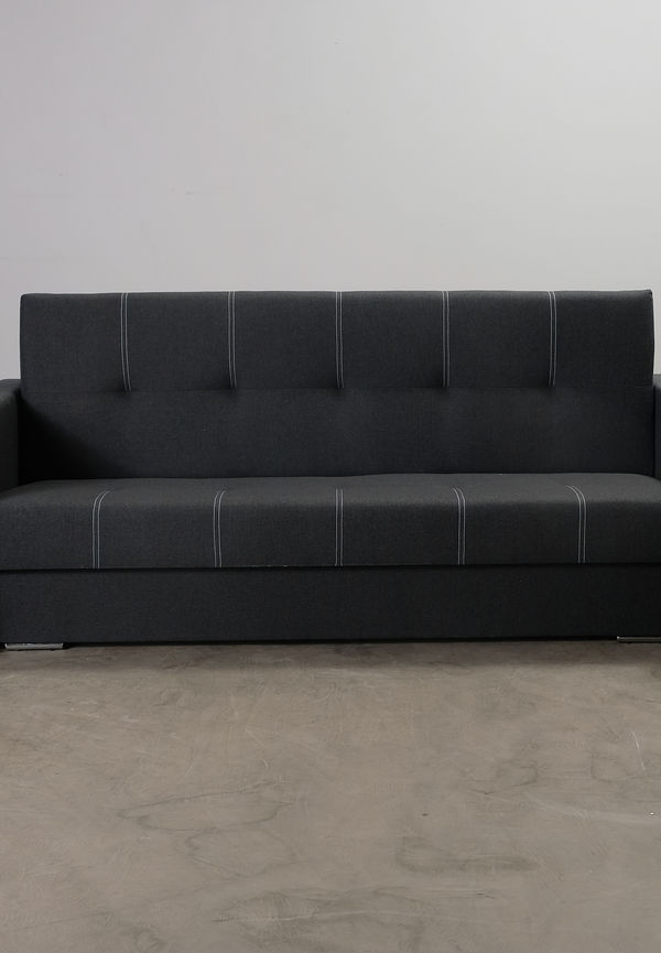 Svart soffa som passar perfekt till hösten 2025!