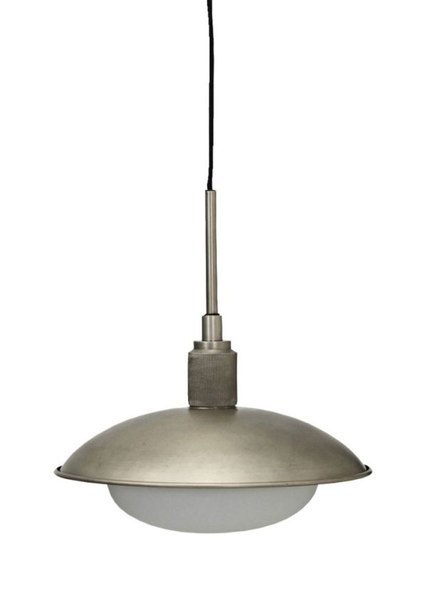 Jättefin taklampa 2025 från House Doctor.