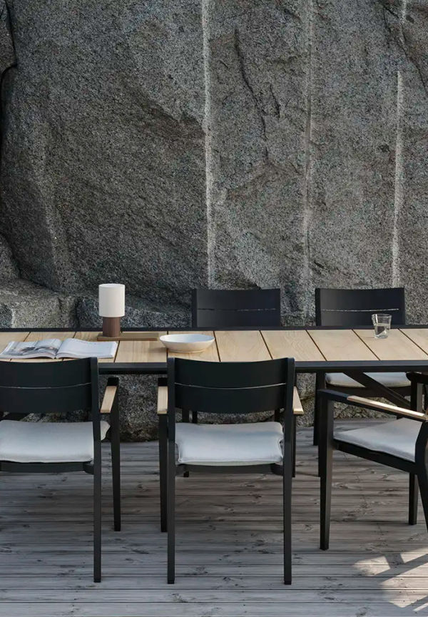 Mysig grupp i teak från Brafab.