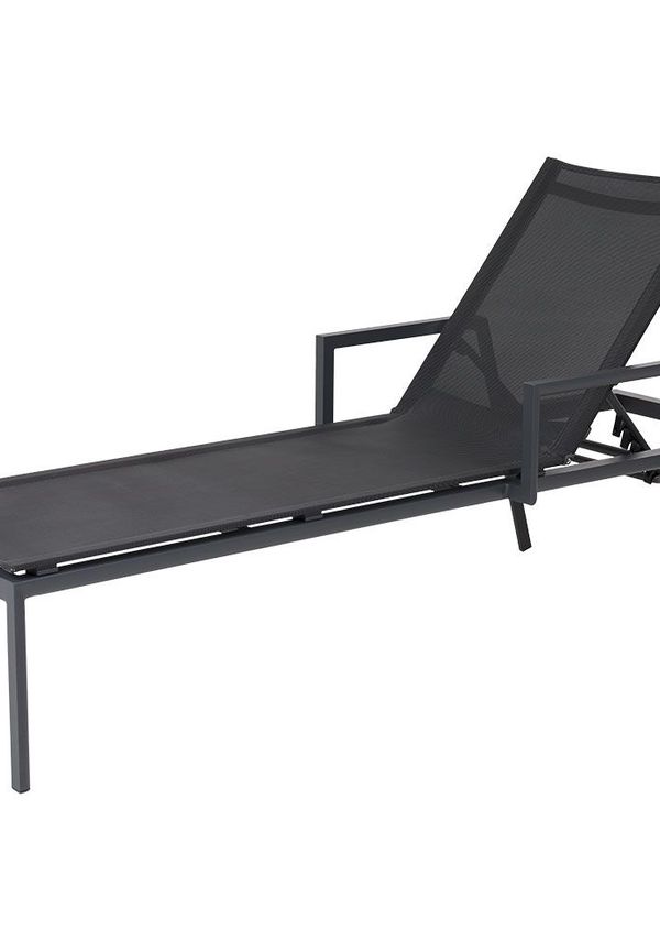 Jättefin solsäng i aluminium från Brafab.