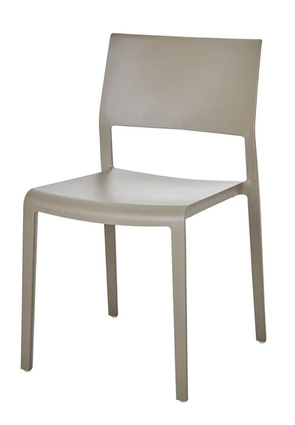 Moderiktig Stol som passar bra vid många olika tillfällen.