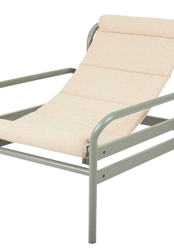 Grön Brafab-fåtölj i moderiktig modell.