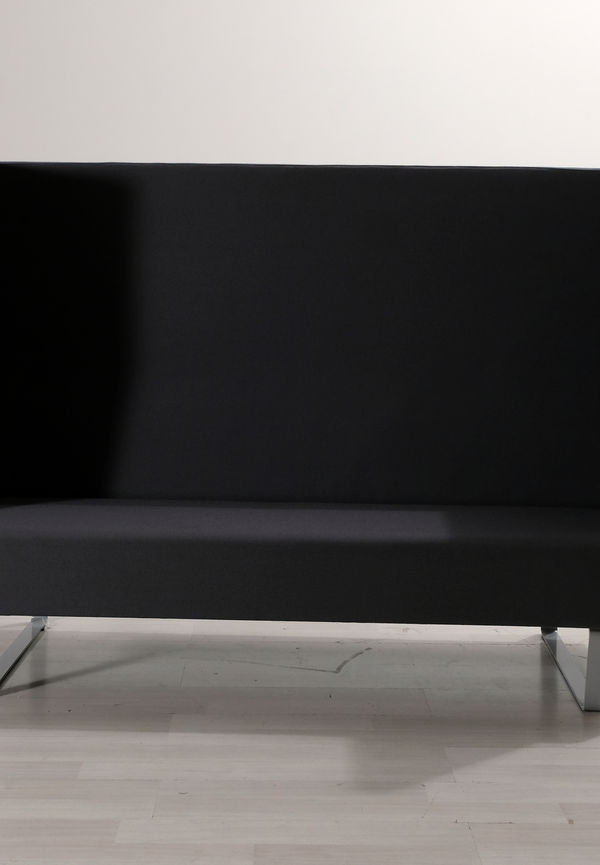 Vacker svart soffa 2025 från Brizley.