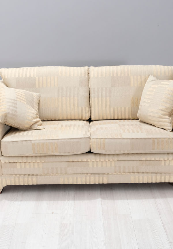 Mysig beige soffa 2025 från Bröderna Anderssons.