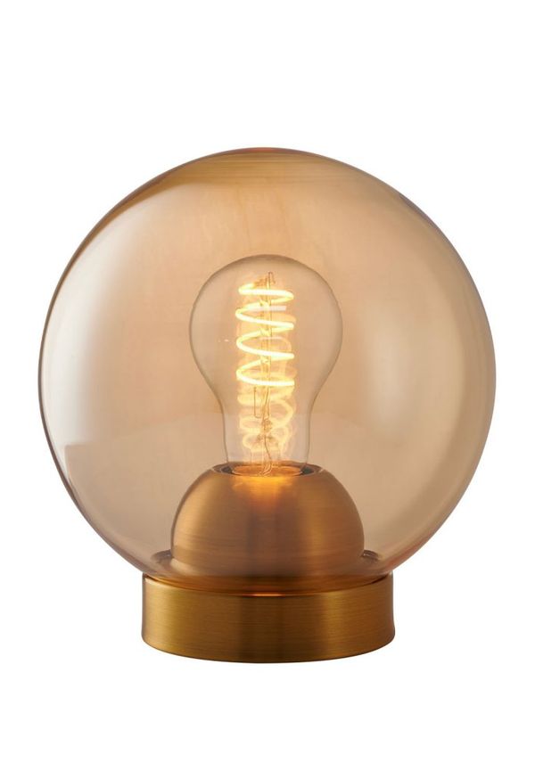 Stilriktig lampa 2025 från Halo Design.