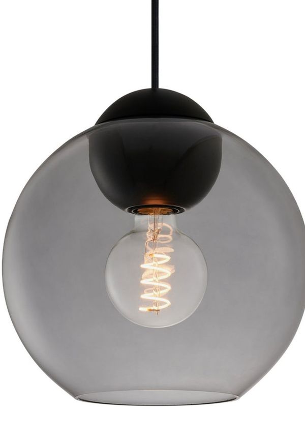 Cool Lampa som passar bra vid många olika tillfällen.