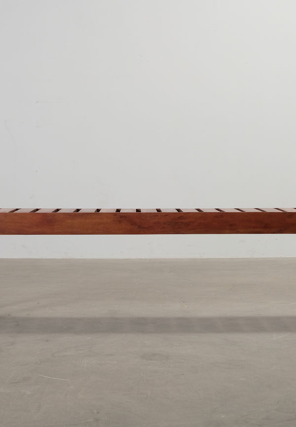 Exklusiv Bänk som passar bra vid många olika tillfällen.