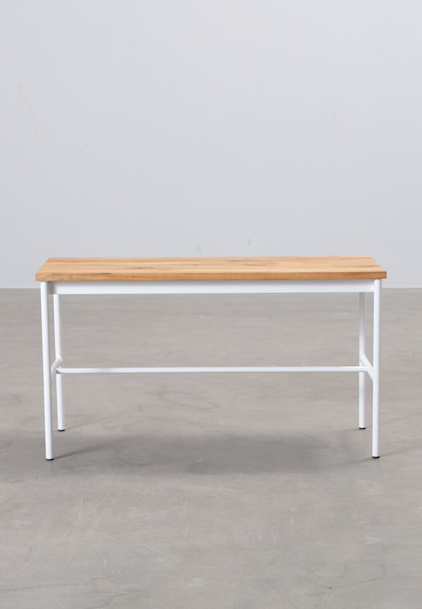 Riktigt trendig Bänk som passar bra vid många olika tillfällen.