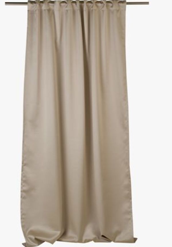 Beige hemtex-gardin i stilren modell.