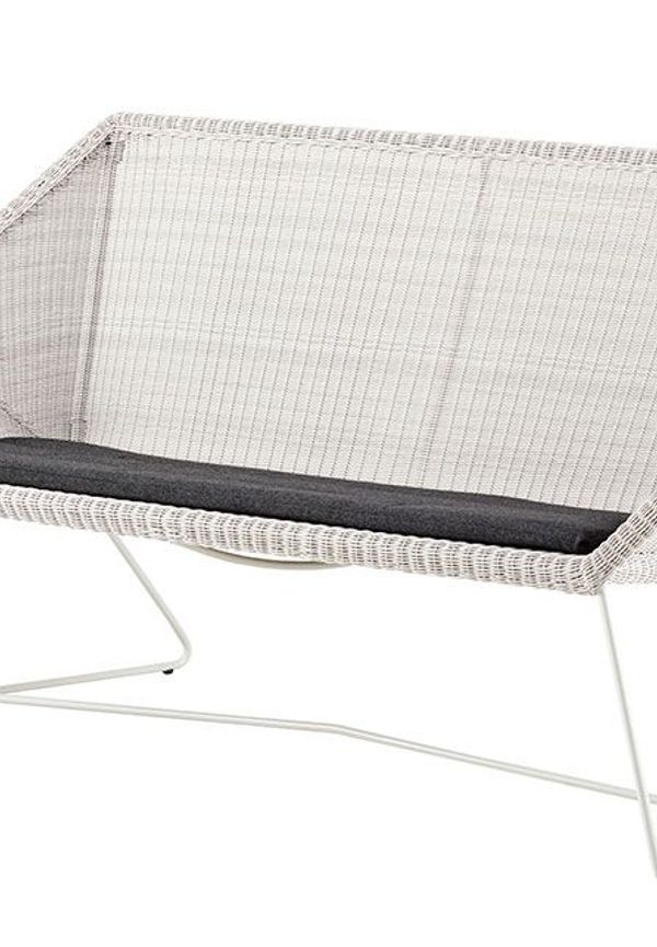 Svart Cane-Line-soffa i riktigt fin modell.