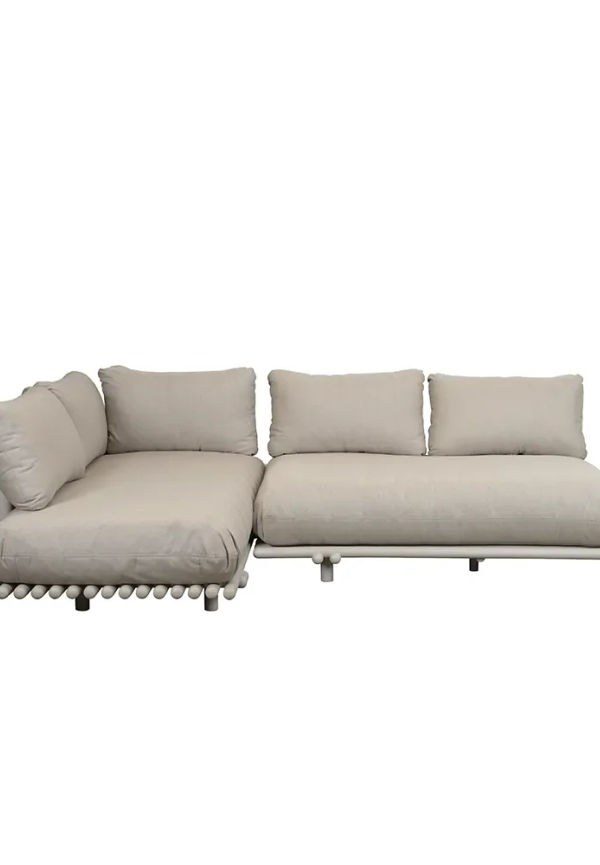 Modern hörnsoffa i aluminium från Cane-Line.