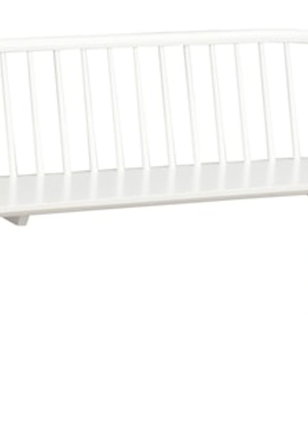 Riktigt snygg fåtölj i vitt från Rowico Home.