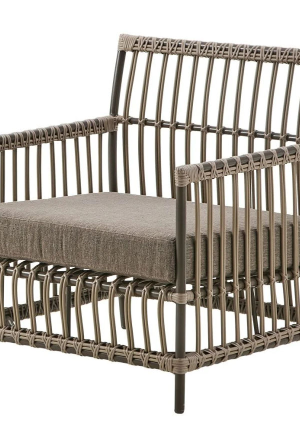 Klassisk fåtölj i aluminium från Sika Design.