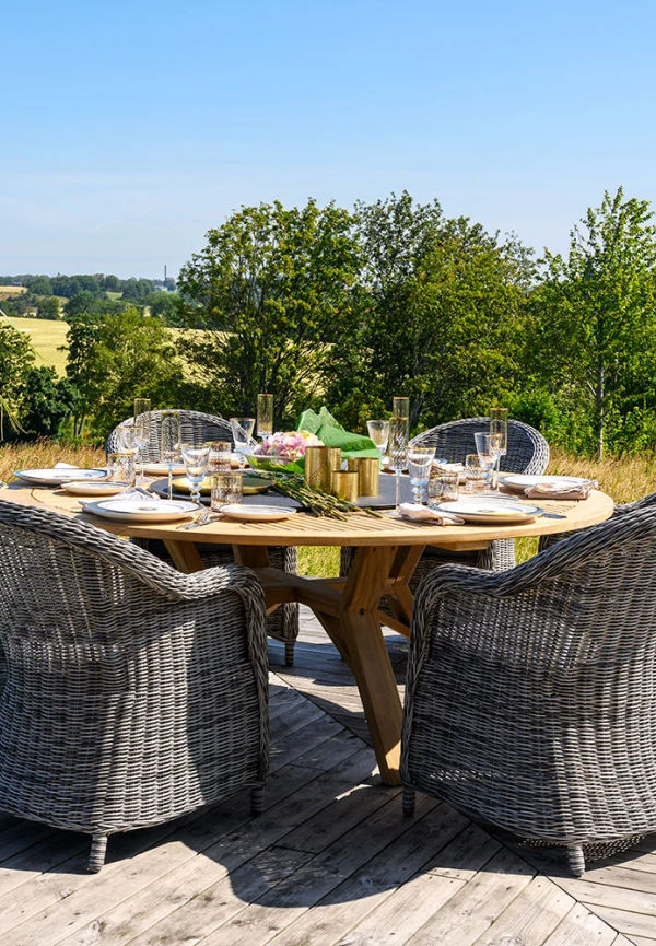 Brafab teakbord som passar perfekt till sommaren 2025!