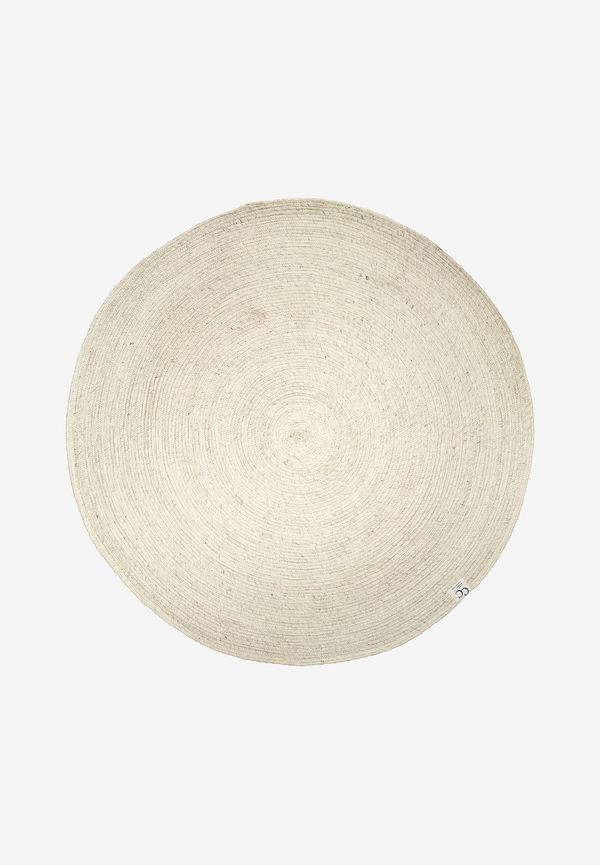 Snygg vit ullmatta 2025 från Classic Collection.