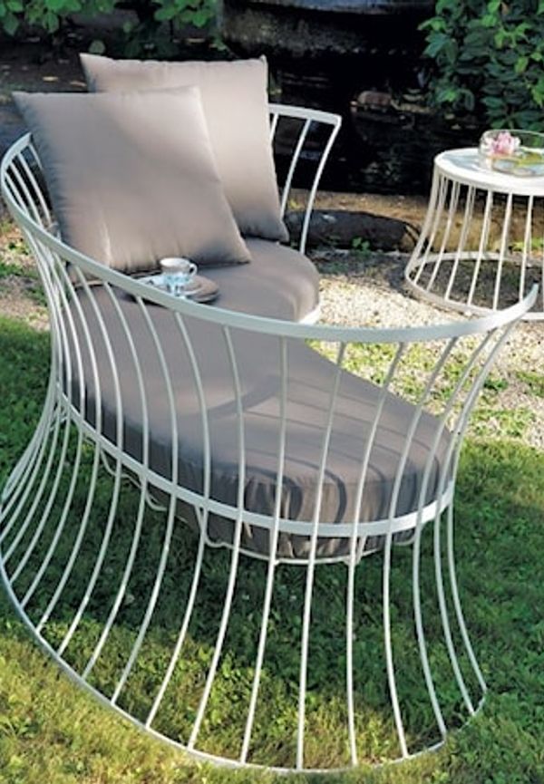 Fantastiskt fin aluminiummöbel i grått från Ethimo.