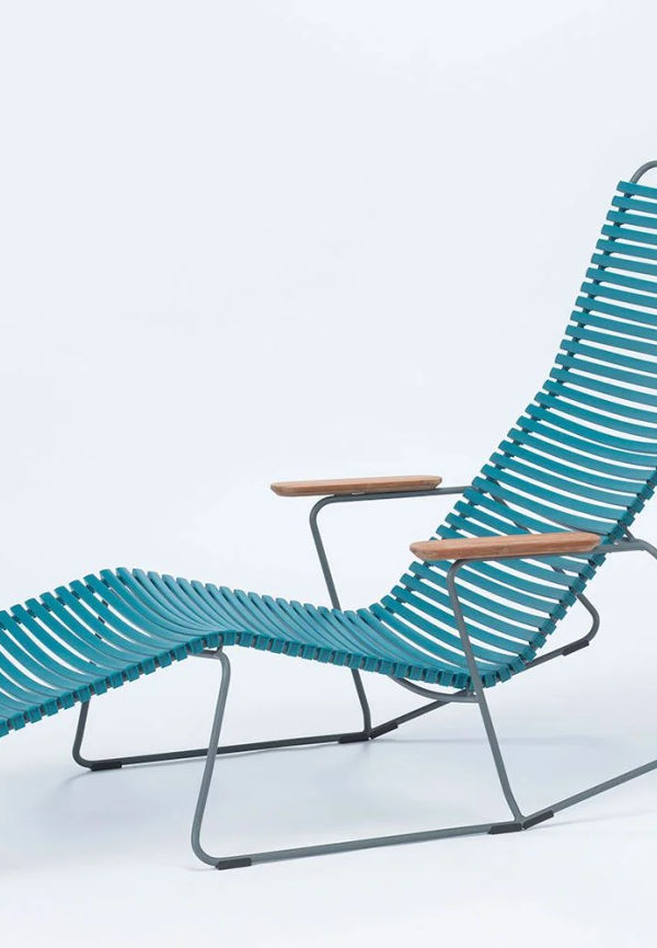 Smickrande solstol i aluminium från Houe.