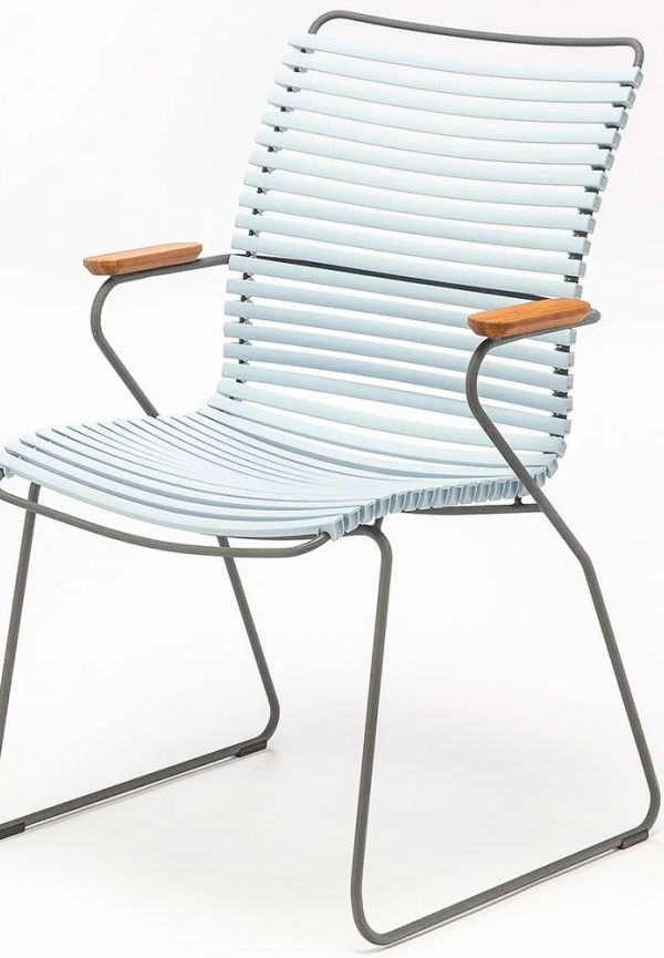 Skön Stol som passar bra vid många olika tillfällen.