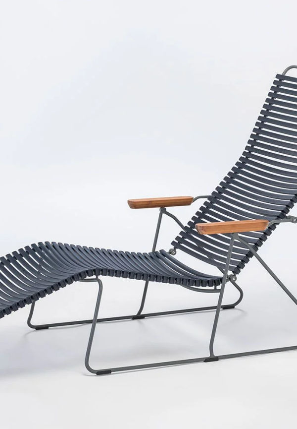 Stilriktig karmstol 2024 från Houe.