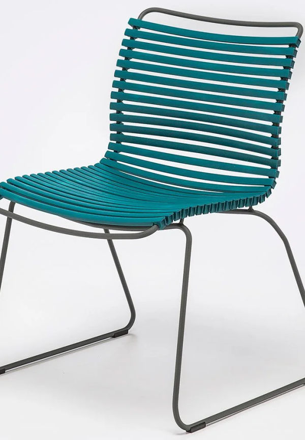 Trendig Stol som passar bra vid många olika tillfällen.