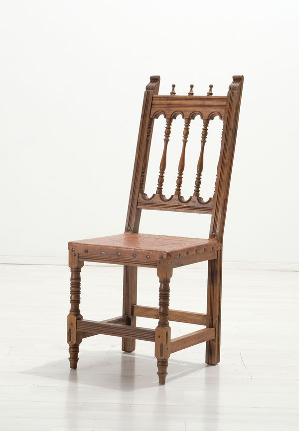 Brun matstol som passar perfekt till sommaren 2025!