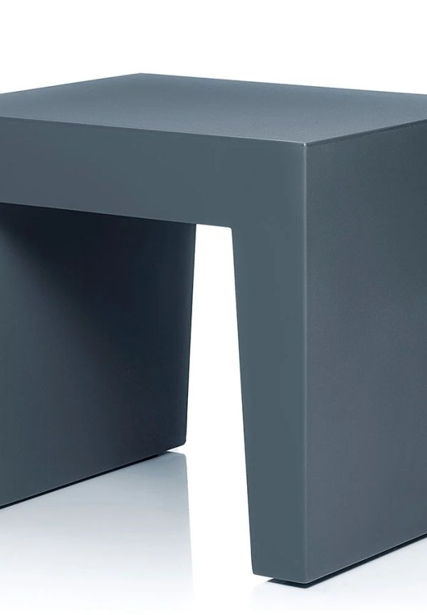 Moderiktig grå sidobord 2025 från Fatboy.