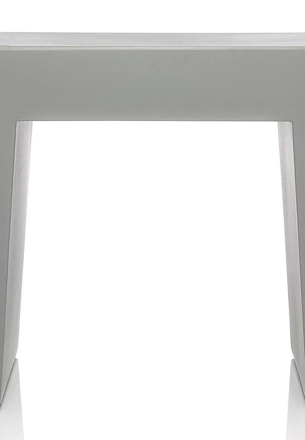 Moderiktig grå sidobord 2025 från Fatboy.