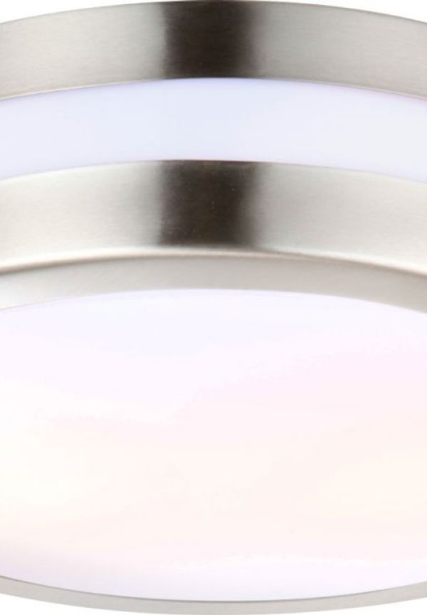 Moderiktig Lampa som passar bra vid många olika tillfällen.