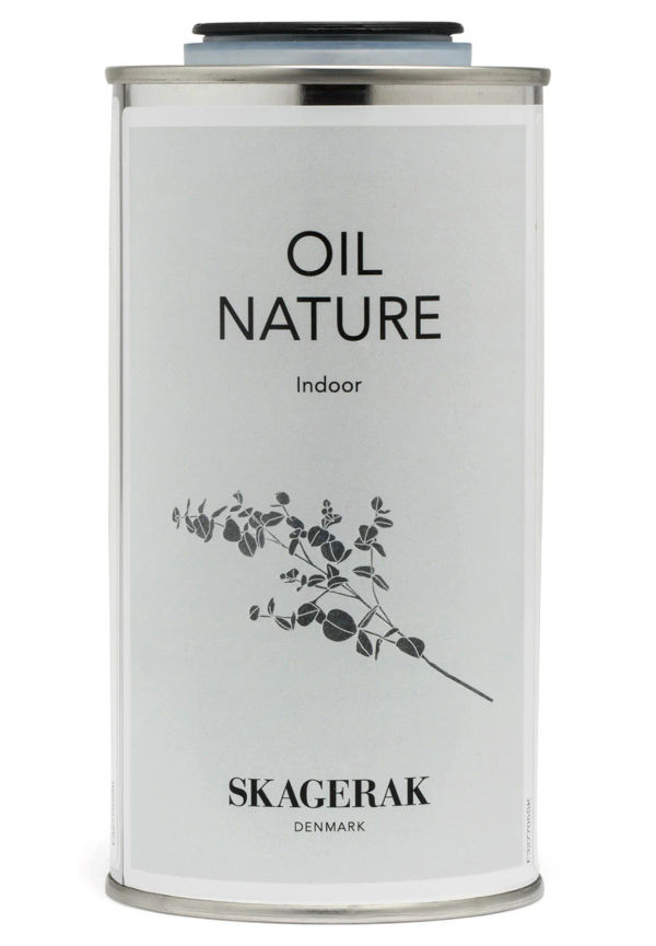 Jättesnygg ekmöbel 2025 från Skagerak.